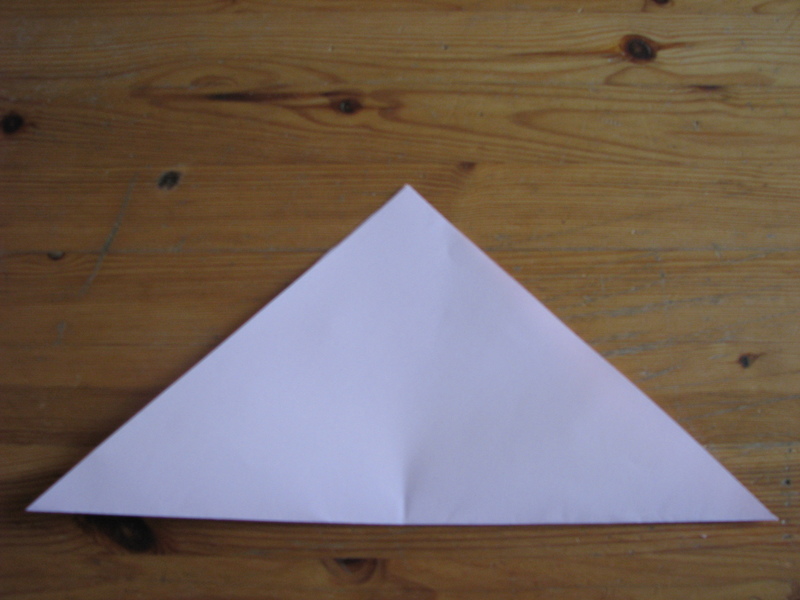 Triangle origami pointe en haut.jpg